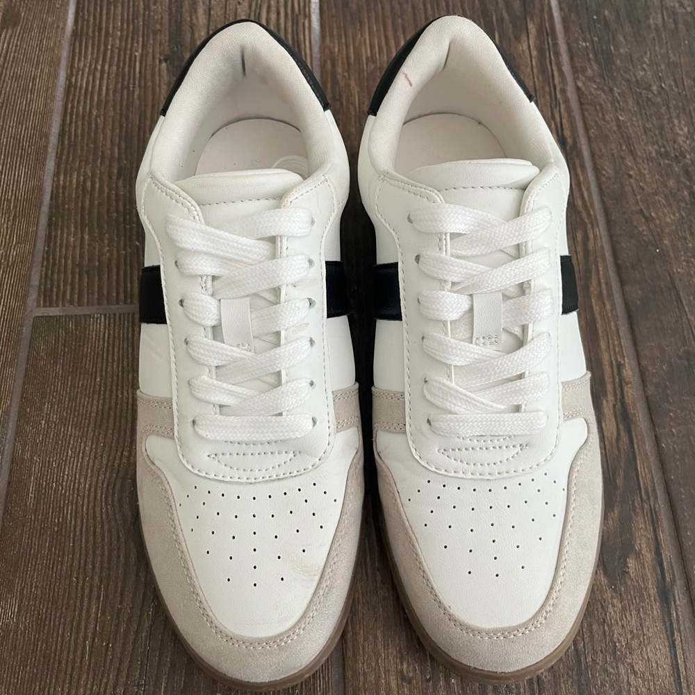 Universal thread sneakers - Picture 2 of 5